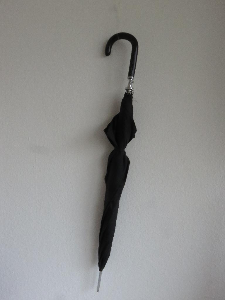 Zwarte paraplu met kunstleren handvat, greep (vintage 1980), Ophalen of Verzenden, Zo goed als nieuw, Zwart