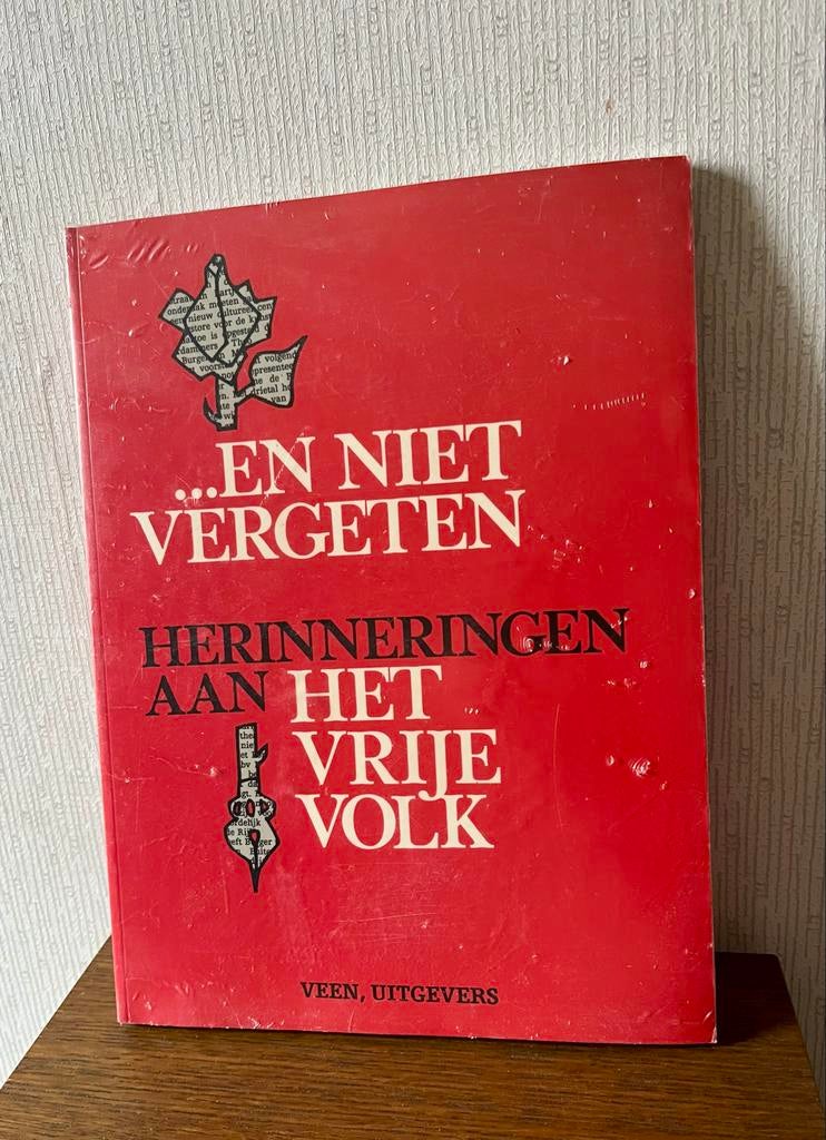 ..En niet vergeten / Het Vrije Volk - Herinneringen, Ophalen of Verzenden, 20e eeuw of later, Zo goed als nieuw