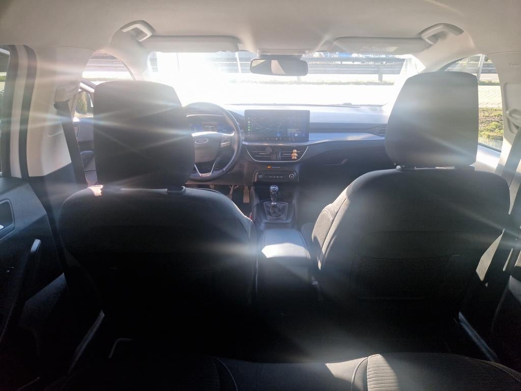 Foto 13 van Ford Focus 1.0 Ecoboost Hybrid  NOV 2022 CARPLAY DRAADLOOS