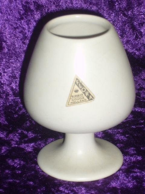 Flora Gouda Plateel Vaasje Model 1844, Ophalen