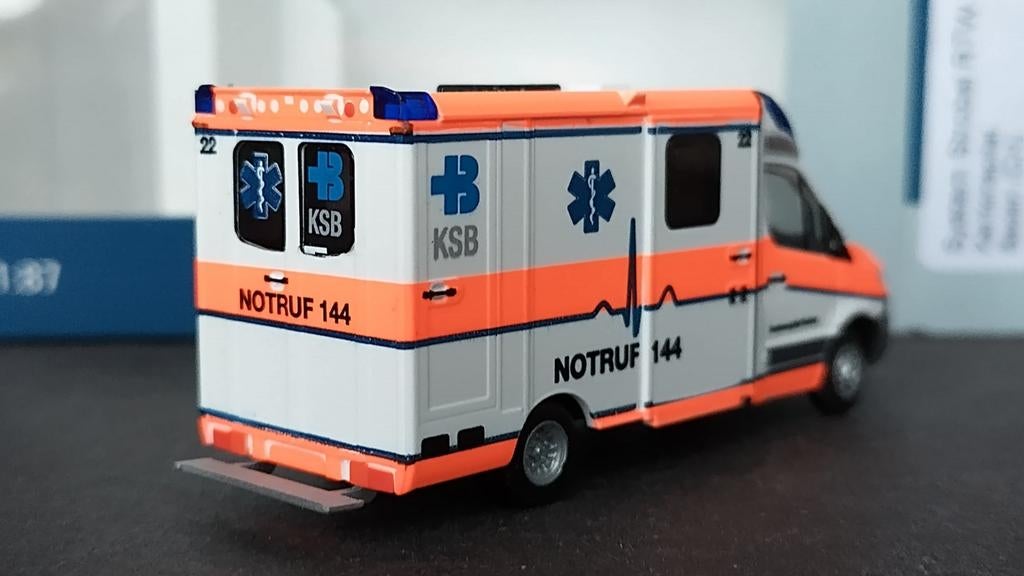 Mercedes Benz Sprinter Ambulance Zwitserland 1:87 Rietze Pol, Rietze, Ophalen of Verzenden, Bus of Vrachtwagen, Germany