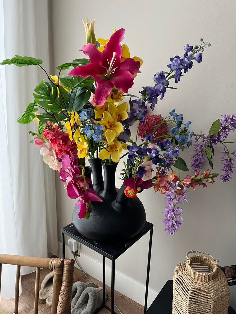 Toetervaas met zijdenboeket, Huis en Inrichting, Woonaccessoires | Kunstplanten en Kunstbloemen, Ophalen, Zo goed als nieuw