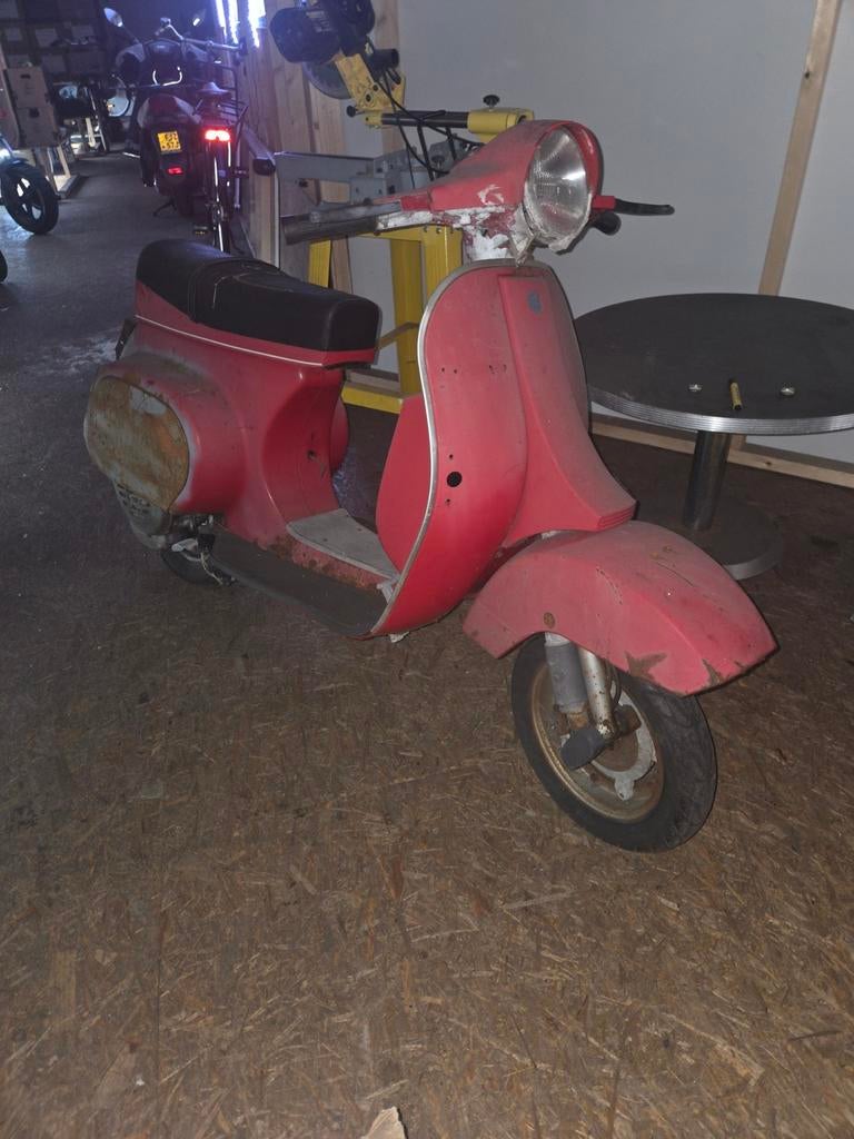 Vespa Pk geen kenteken. Zit werk aan, Gildenplein12, Gebruikt, Overige modellen, Info@rutte2wielers.nl