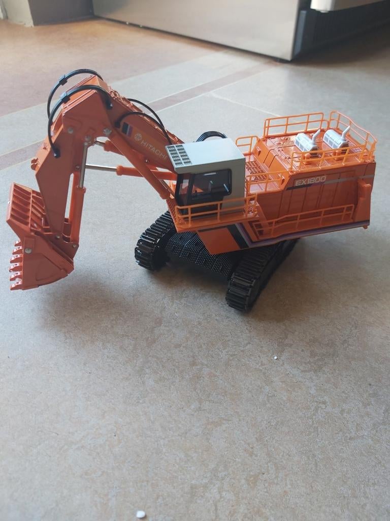 Hitachi EX1800 hydraulische mining shovel schaal 1/60 in OVP, Hobby en Vrije tijd, Modelauto's | 1:50, Ophalen of Verzenden, Nieuw