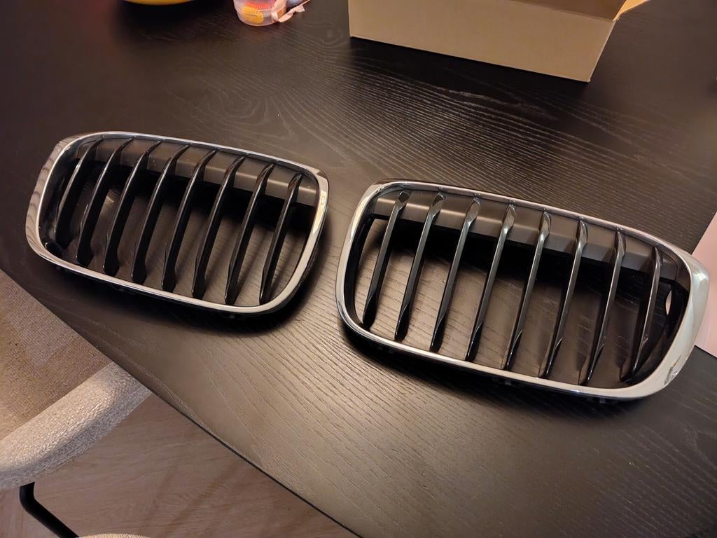 Originele BMW F48 Nieren - Chrome Rand, Zwarte Spijlen, Ophalen of Verzenden, Voor, BMW, Bumper
