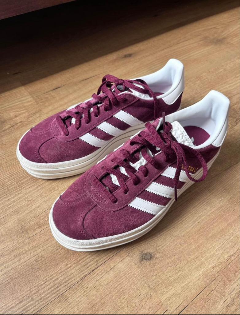 Adidas Gazelle Wijnrood Maat 38 - Nieuw!, Kleding | Dames, Schoenen, Ophalen of Verzenden, Nieuw, Rood, Sneakers of Gympen