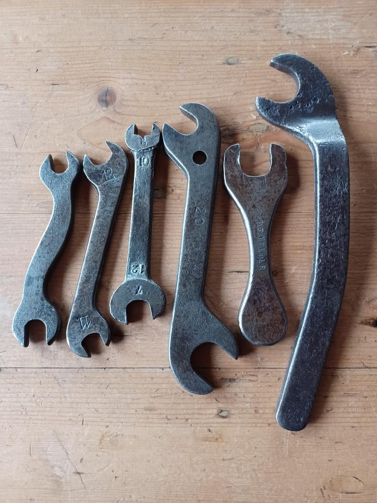 6 Oude sleutels - gereedschap, Antiek en Kunst, Antiek | Gereedschap en Instrumenten, Ophalen of Verzenden