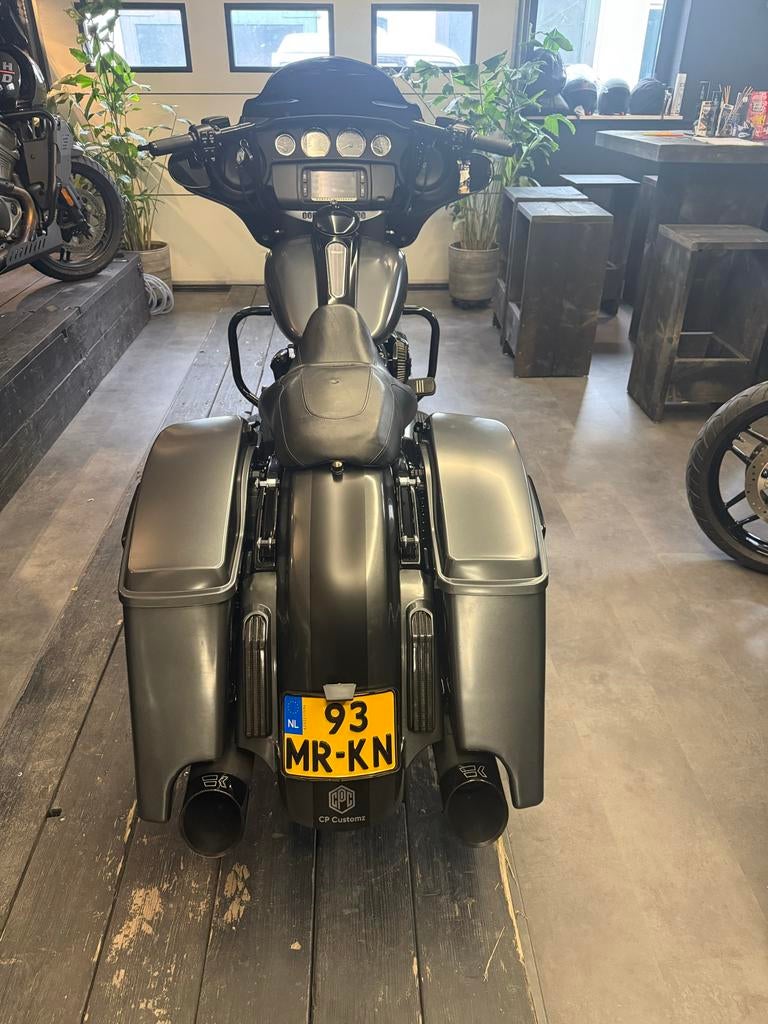 Foto 13 van Harley Davidson Street Glide Special - streetglide-Topstaat!