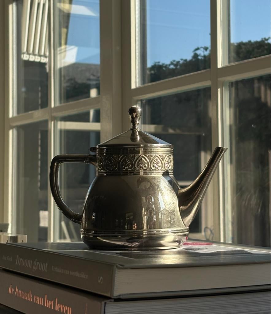 Verzilverde theepot, Antiek en Kunst, Antiek | Goud en Zilver, Zilver, Ophalen of Verzenden