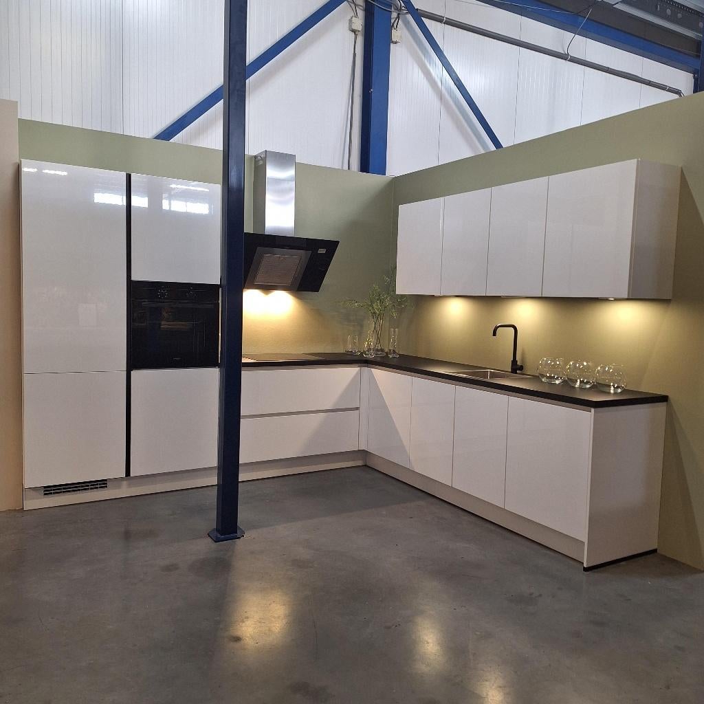 Complete Nieuwe keuken met apparatuur – Keuken Hadisha