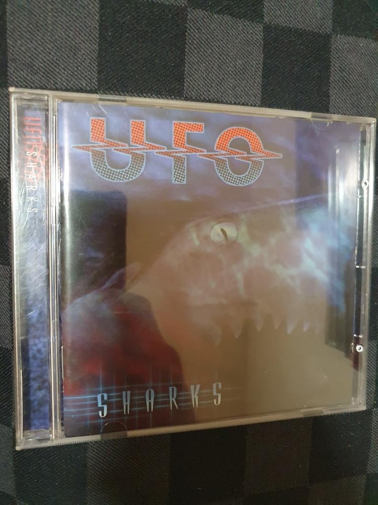 Ufo sharks, Verzenden, Zo goed als nieuw