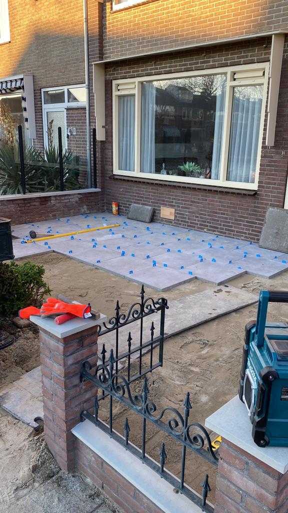 Stratenmaker nodig?, Bestrating