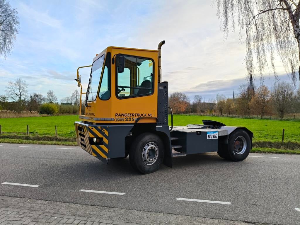 MOL YM 225  bj2016 TERMINAL TE KOOP/TE HUUR, Auto's, Bedrijf, Te koop