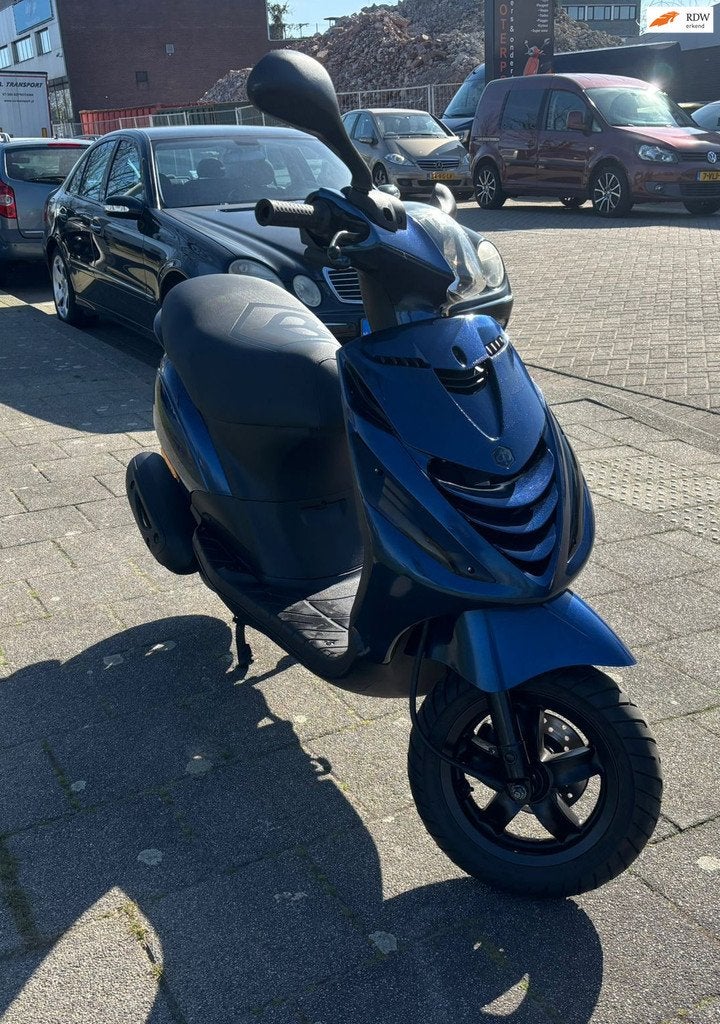 Piaggio Bromscooter Zip, Piaggio, Gebruikt, Thurledeweg 81
3044ER  Rotterdam, NL, 49 cc