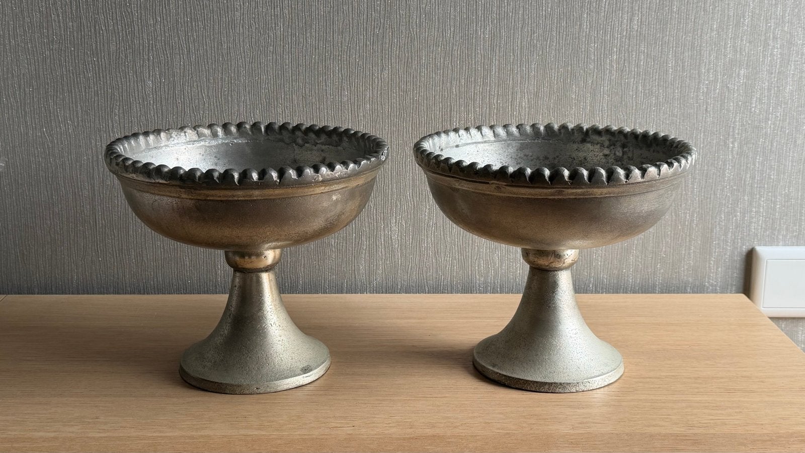 Set van 2 decoratieve schalen op poot LODSH., Ophalen of Verzenden