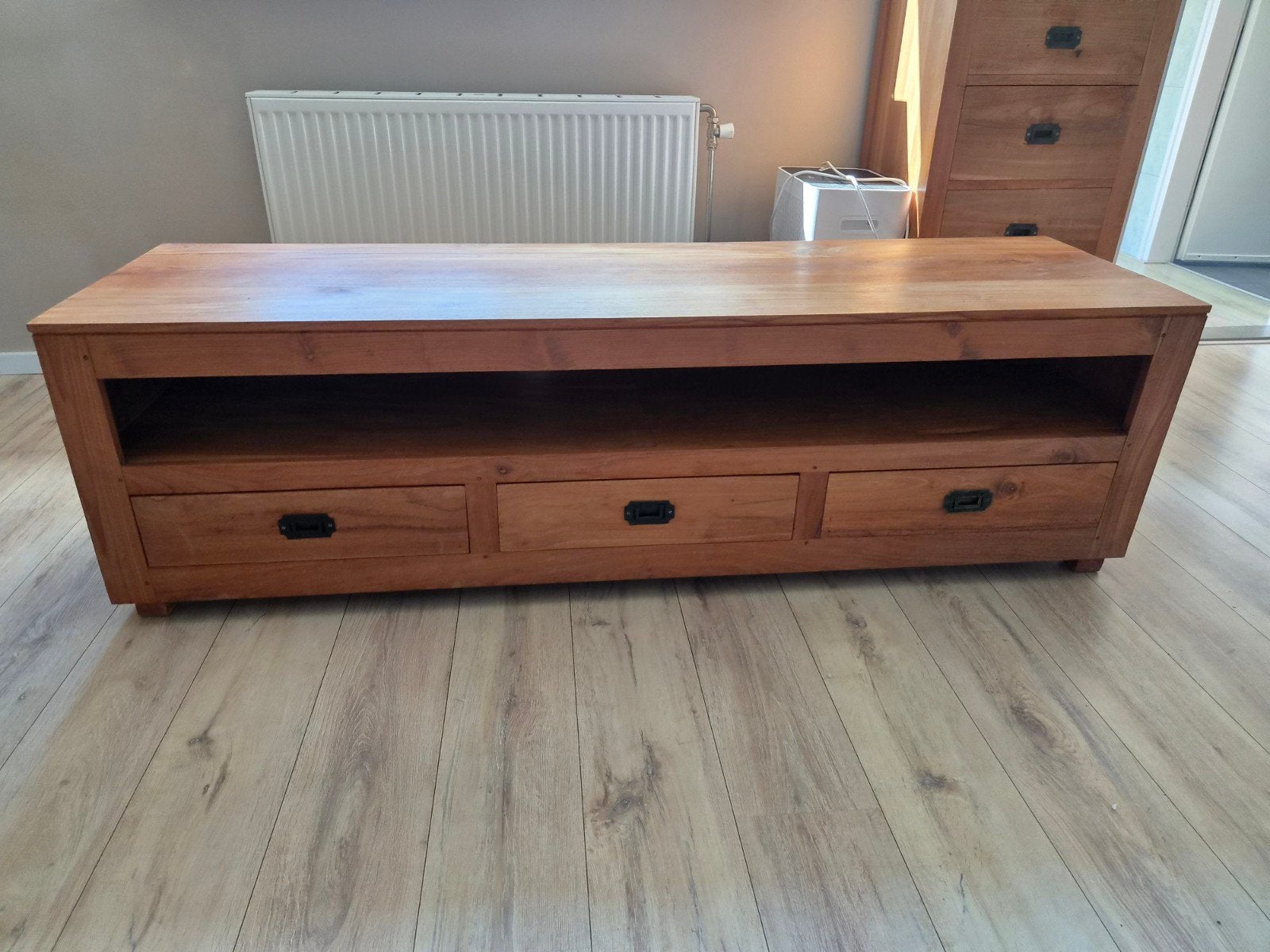 Massief houten teak tv-meubel met lades, Ophalen, Gebruikt, 100 tot 150 cm, Landelijk, Klassiek