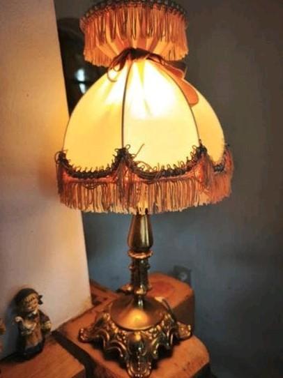 Prachtige vintage tafellamp met sierlijke klassieke voet, Ophalen of Verzenden, Gebruikt, Minder dan 50 cm