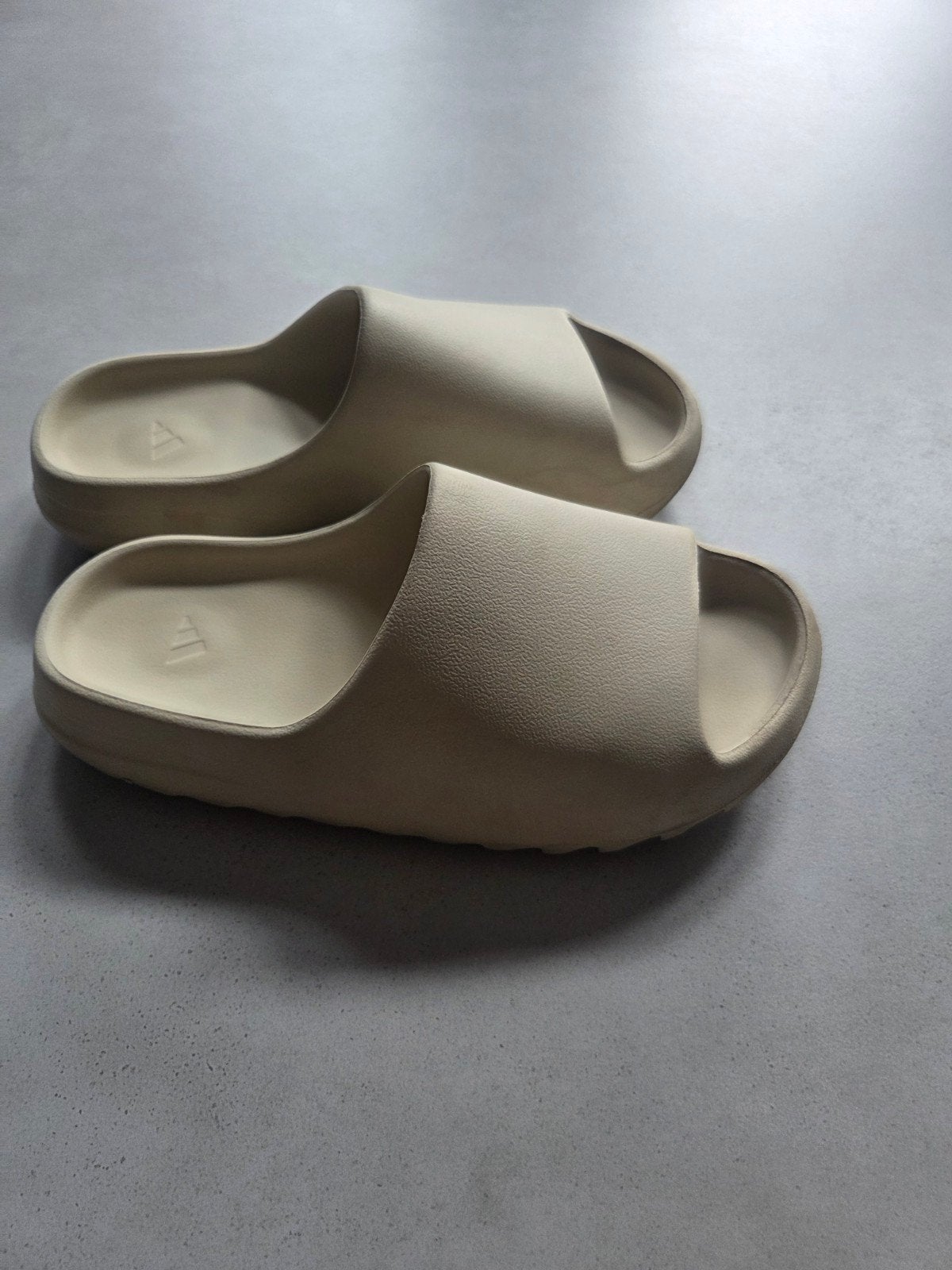 Adidas Yeezy Slide Slippers Heren, Slippers, Overige kleuren, Ophalen of Verzenden, Adidas Yeezy