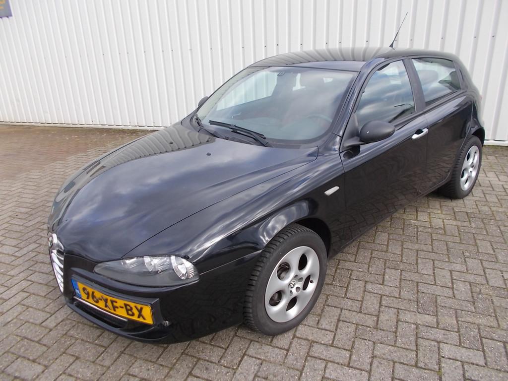 Alfa Romeo 147 2.0 T.Spark Distinctive ( APK KEURING BIJ AFL, Auto's, Alfa Romeo, Voorwielaandrijving, Gebruikt, 150 pk, 400 kg