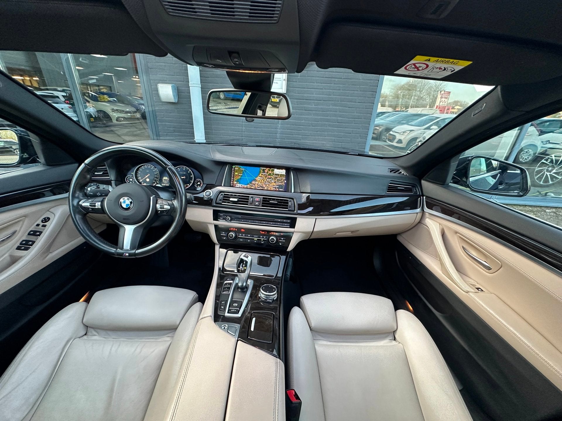 BMW 5-serie Touring 520i Luxury Edition/2E EIG/CAMERA/PANO-D, Auto's, Automaat, Gebruikt, 4 cilinders, 2000 kg