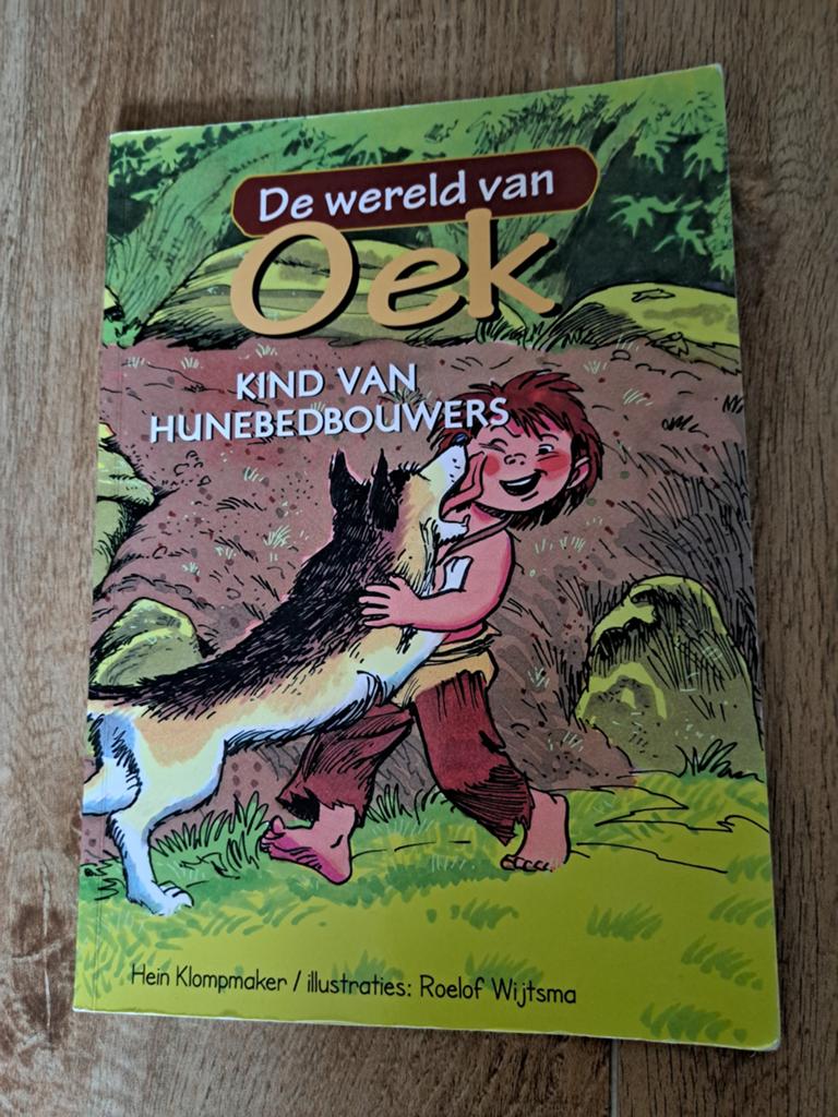 De wereld van Oek: Kind van hunebedbouwers, Boeken, Ophalen of Verzenden, Gelezen, Hein Klompmaker, Fictie algemeen