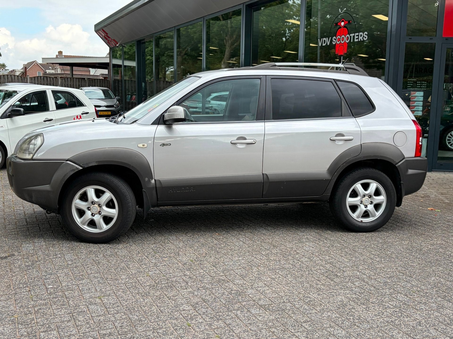 Hyundai Tucson 2.7i V6 4WD Style Automaat, Auto's, Automaat, Automatische klimaatregeling, Gebruikt, Beige