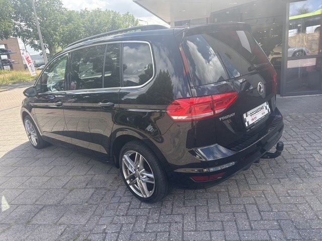 Volkswagen Touran 1.5 TSI Comfortline Business 7p | Navi | T, 12 maanden, 4 cilinders, 7 stoelen, Zwart