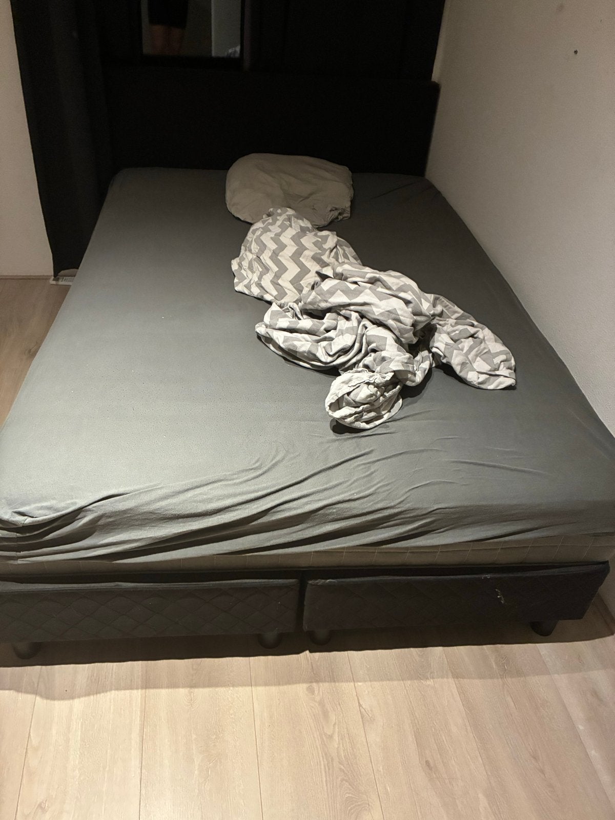 GRATIS Boxspring 140cm breed inclusief matras, Huis en Inrichting, Ophalen, Gebruikt, Tweepersoons, 140 cm