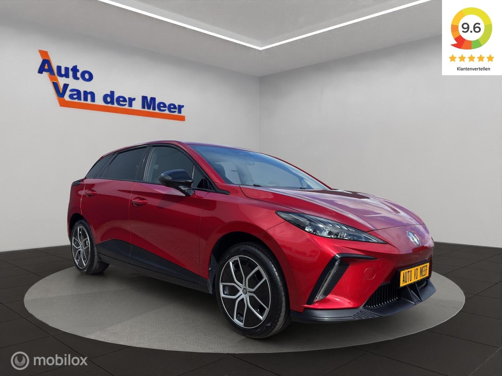 MG 4 Luxury 64 kWh, Auto's, MG, Automaat, Gebruikt, Zwart, 1675 kg