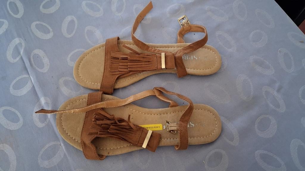 Sandalen met franjes maat 38, Ophalen