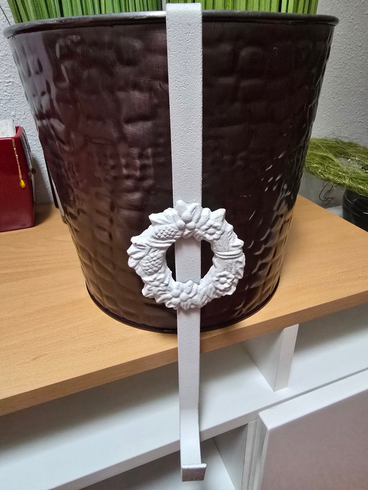 Nieuw: Intratuin Kranshouder /Deurhaak met kransdetail - wit, Ophalen of Verzenden, Nieuw