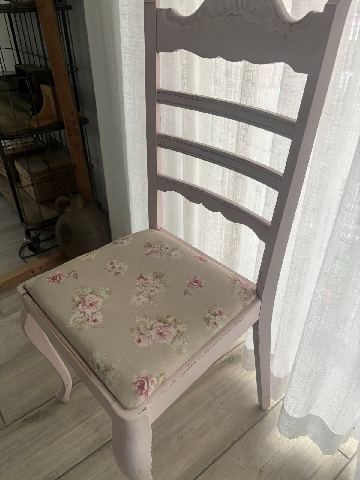 2x Romantische Roze Stoel met Bloemenprint - Gebruikt, Huis en Inrichting, Stoelen, Ophalen, Gebruikt, Overige kleuren, Eén