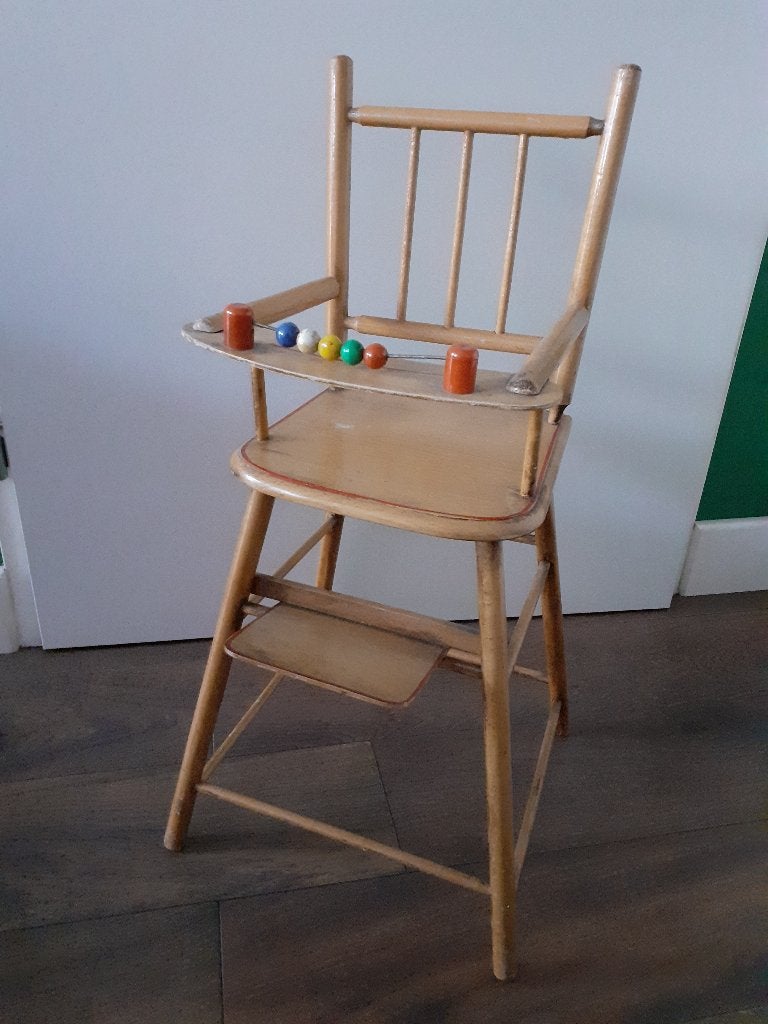 Vintage houten poppenstoeltje jaren 50/60 met kralen, Ophalen