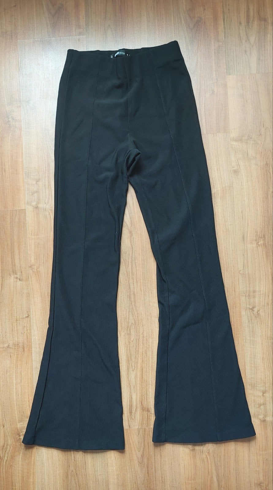 Zwarte flared broek met hoge taille maat S, Kleding | Dames, Broeken en Pantalons, Zwart, Ophalen of Verzenden, Zo goed als nieuw