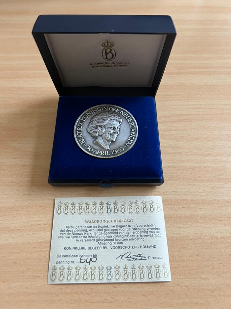 Beatrix inhuldigingspenning 1980 - Koninklijke Begeer, Postzegels en Munten, Penningen en Medailles, Ophalen of Verzenden, Brons