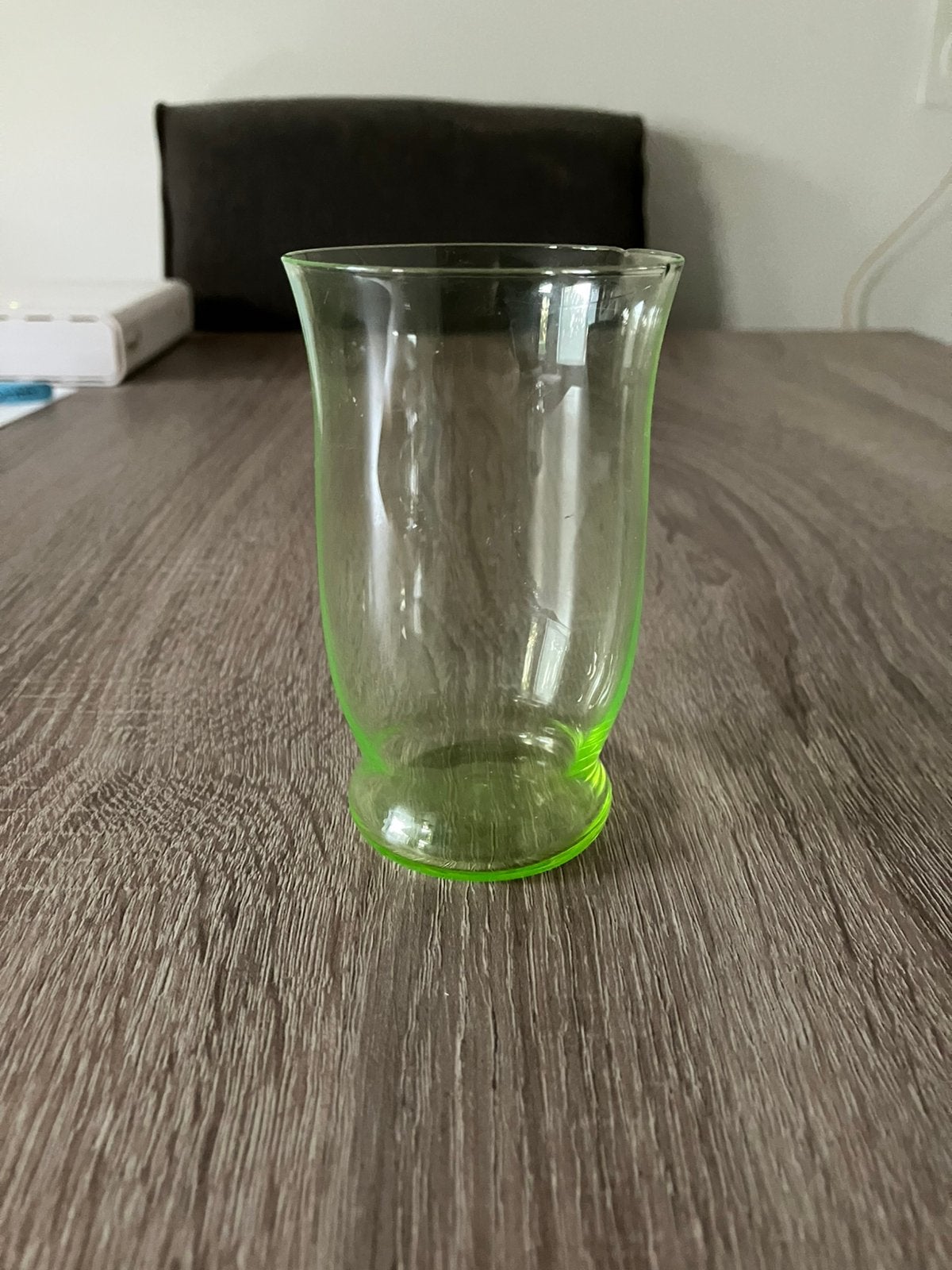 Te koop uranium glas, Ophalen