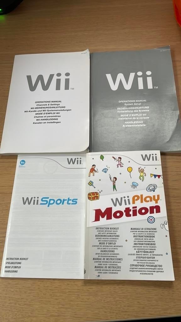 Boekjes van de Wii gebruiksaanwijzing sports en play motion, Gebruikt, Ophalen of Verzenden, Sport, 3 spelers of meer