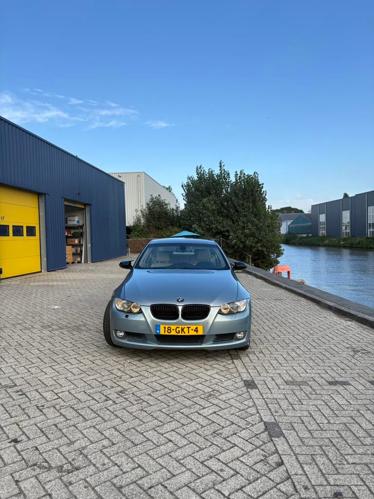 BMW 3-Serie 2.0 I 320 Coupe AUT 2008 Grijs, Auto's, Automaat, 1995 cc, 4 cilinders, 4 stoelen