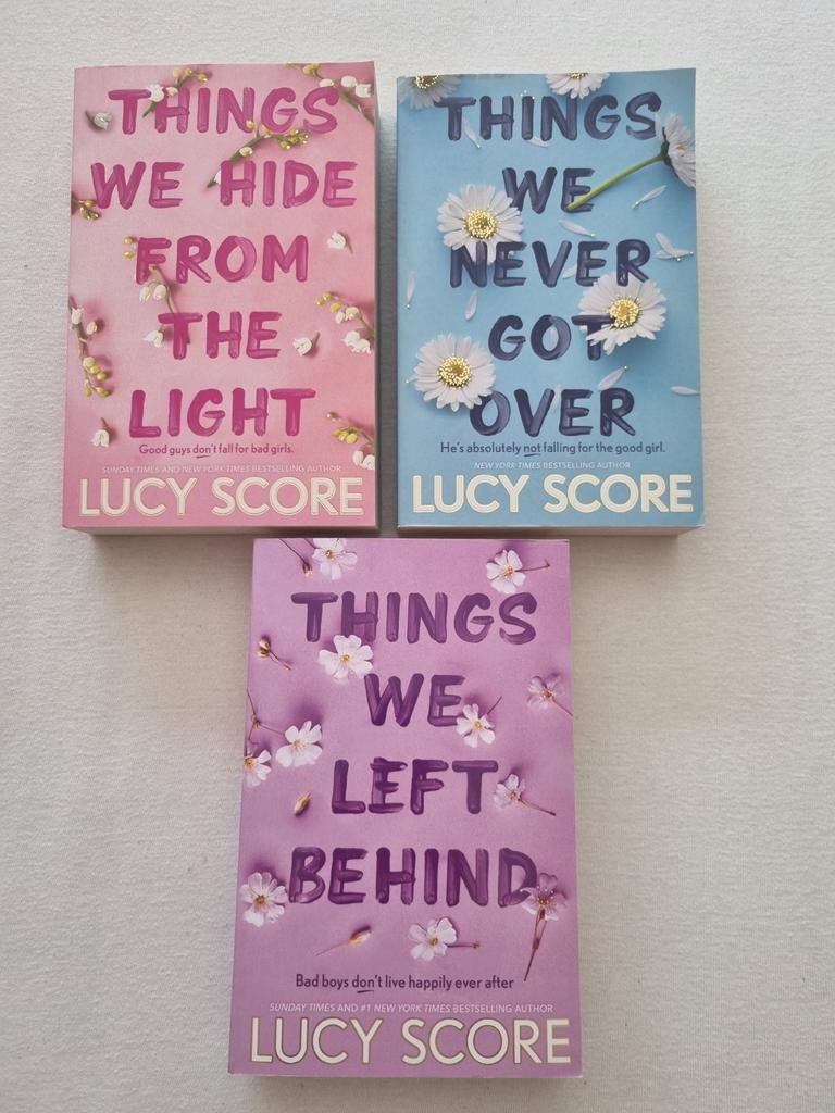 Lucy Score - Things We Hide/Never Got Over/Left Behind, Boeken, Ophalen of Verzenden, Zo goed als nieuw, Lucy Score, Amerika