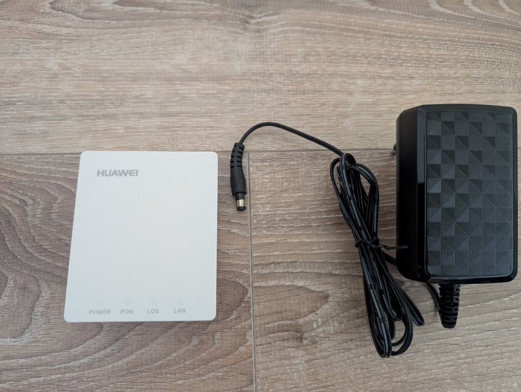 Huawei OptiXstar HG8010Hv6 GPON ONT / Mediaconverter, Ophalen of Verzenden, Zo goed als nieuw, Huawei