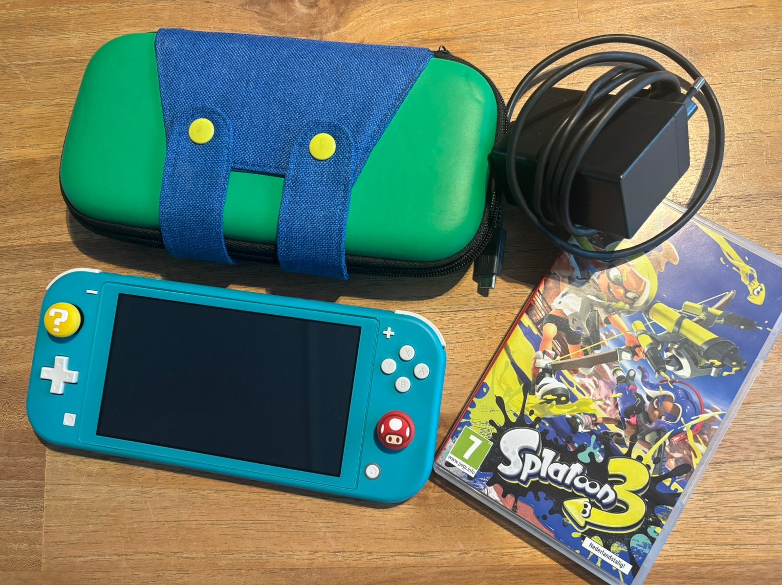 Nintendo Switch lite met Luigi hoesje, Spelcomputers en Games, Spelcomputers | Nintendo Switch Lite, Ophalen of Verzenden, Zo goed als nieuw