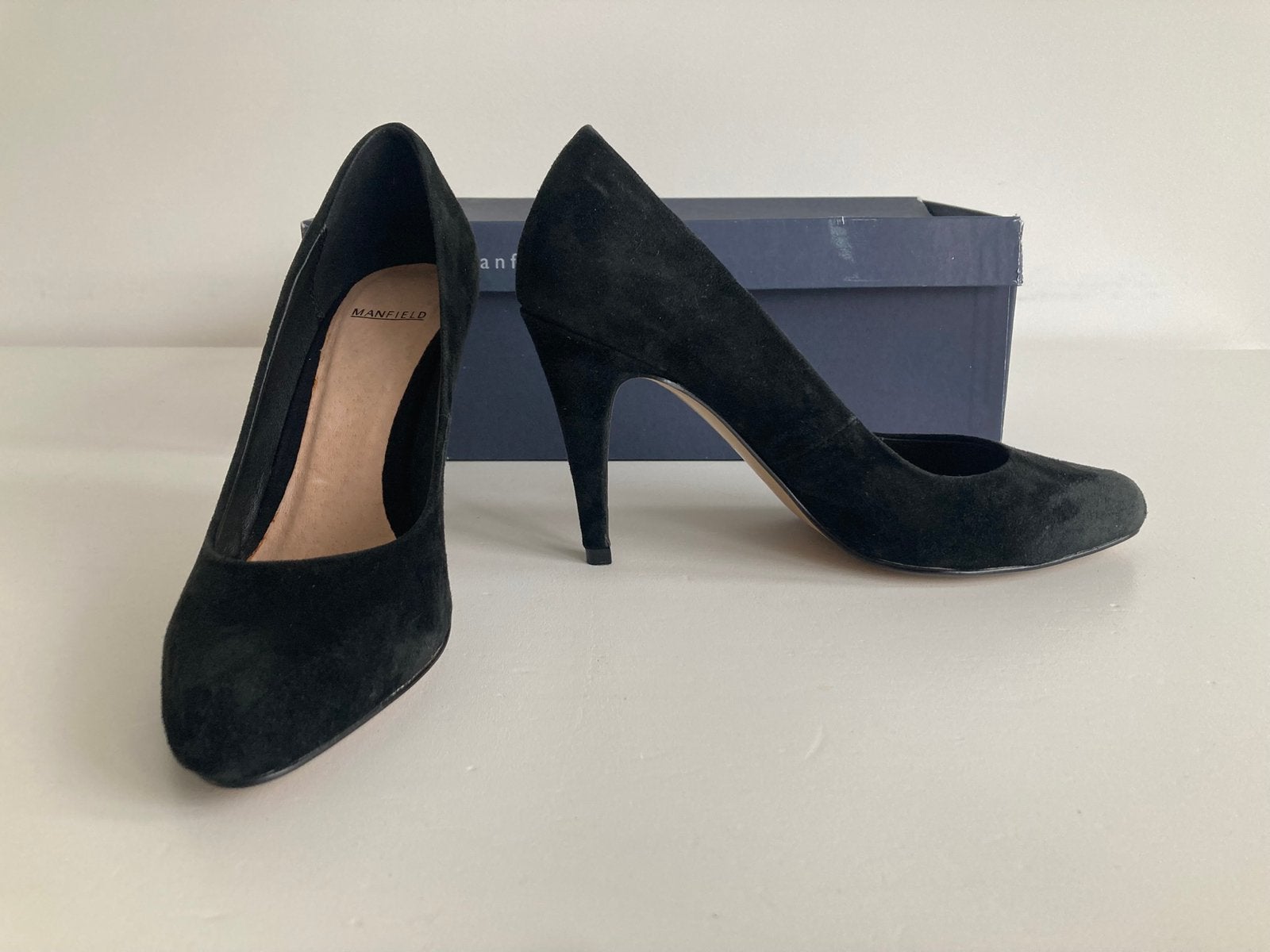 Zwarte pump Manfield maat 38 zo goed als nieuw, Pumps, Zwart, Ophalen of Verzenden, Zo goed als nieuw