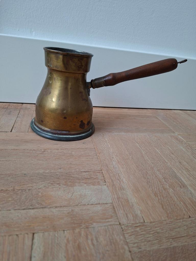 Antieke koperen Turkse koffiepot met houten handvat, Antiek en Kunst, Antiek | Koper en Brons, Ophalen of Verzenden