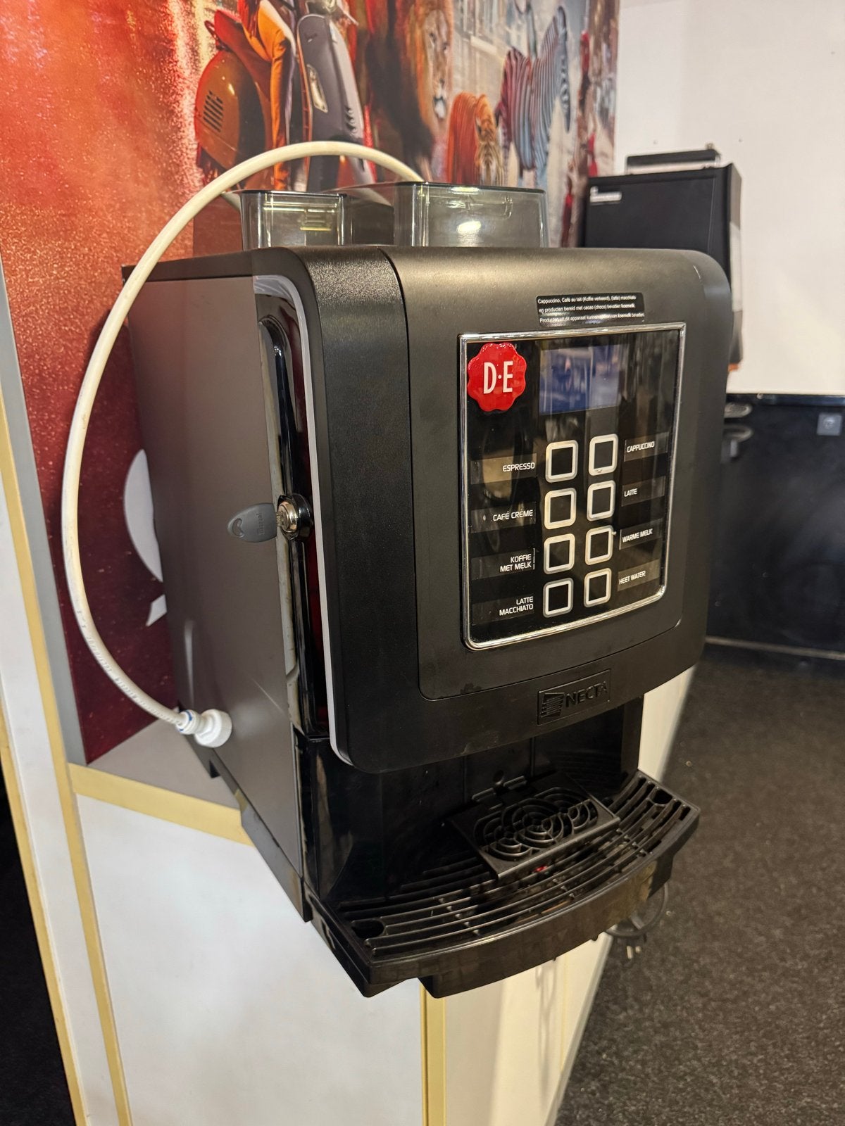 Douwe Egberts Koro Prime Necta Koffiemachine - Professioneel, Afneembaar waterreservoir, 10 kopjes of meer, Koffiemachine, Zo goed als nieuw