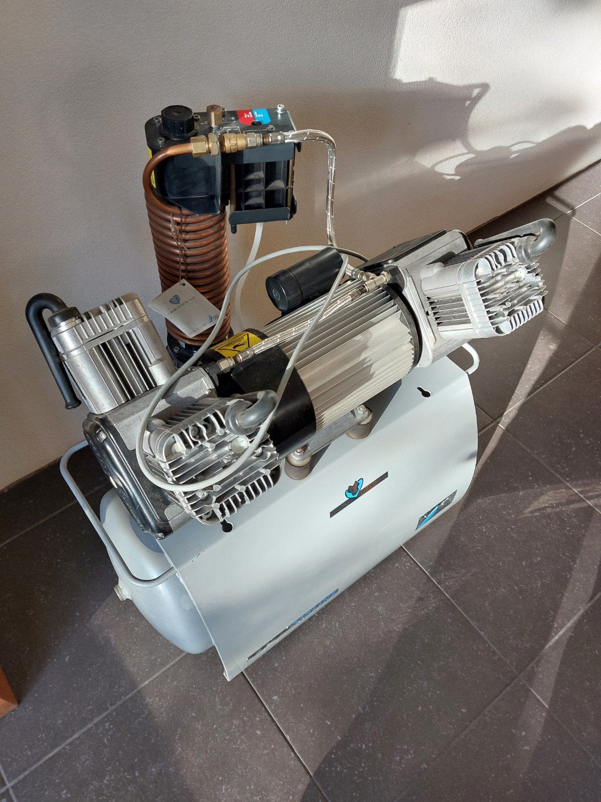 Durr Dental Trio Tandarts compressor., Ophalen, 6 tot 10 bar, Zo goed als nieuw, 25 tot 100 liter