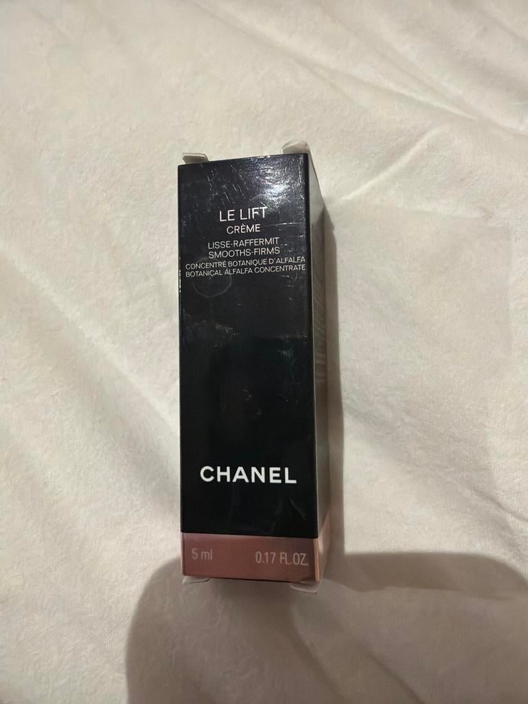 Chanel Le Lift Crème - Gladmakende en Verstevigende Crème, Sieraden, Tassen en Uiterlijk, Uiterlijk | Gezichtsverzorging, Ophalen of Verzenden