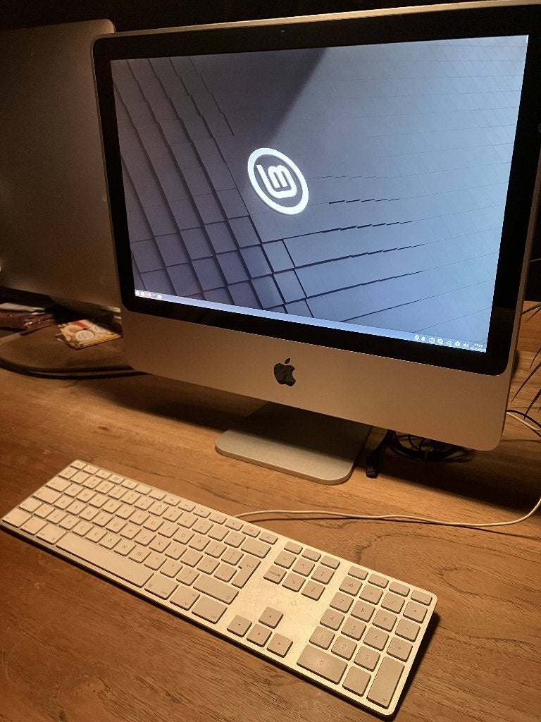 Apple iMac 20" 2008 – 2.66 GHz Core 2 Duo – Linux Mint 22.3, Computers en Software, Ophalen, Gebruikt, HDD, IMac