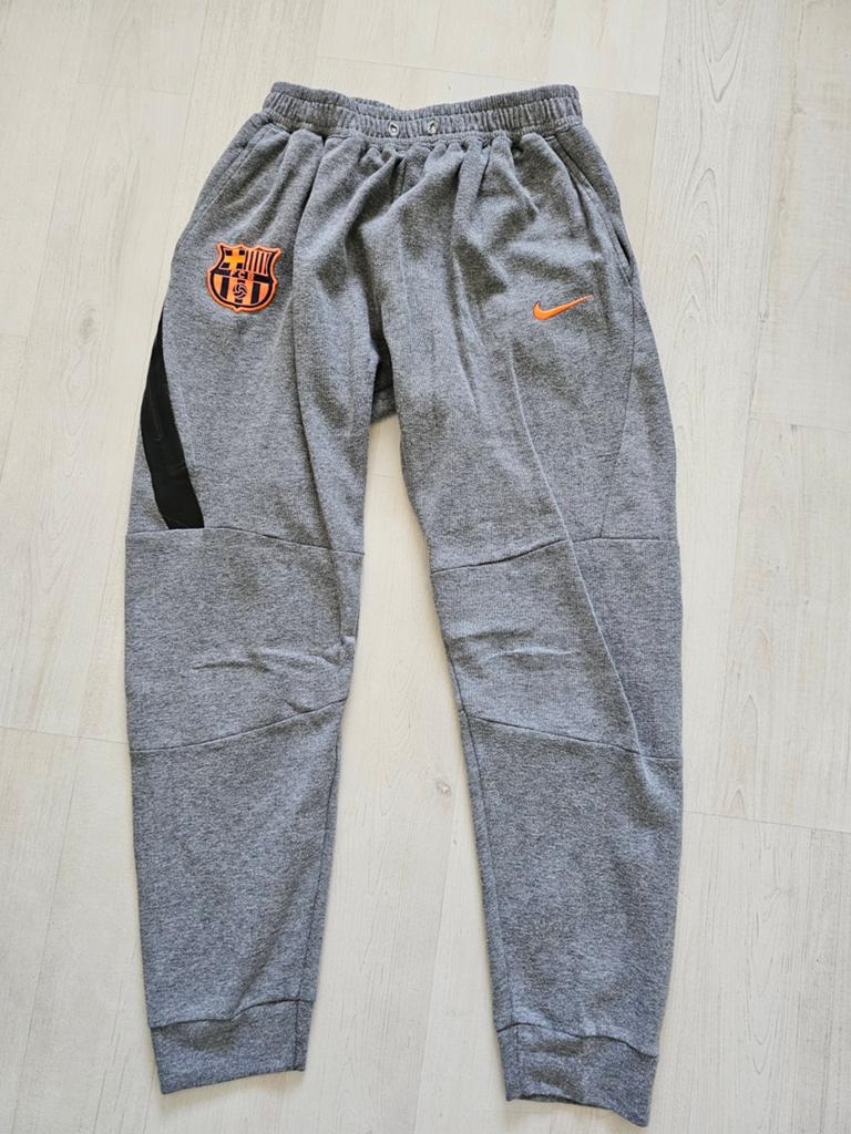 Joggingbroek Nike FC Barcelona maat 152, Kinderen en Baby's, Kinderkleding | Maat 152, Broek, Gebruikt, Ophalen of Verzenden, Nike