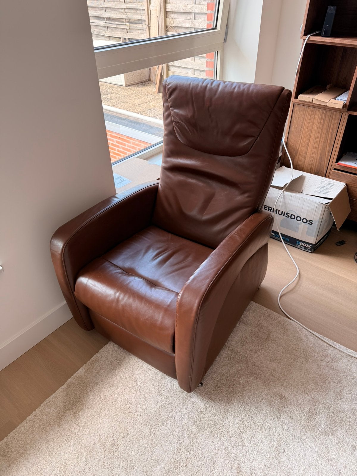 Leren relax stoel met handmatige bediening, Ophalen, Zo goed als nieuw, 50 tot 75 cm, Leer