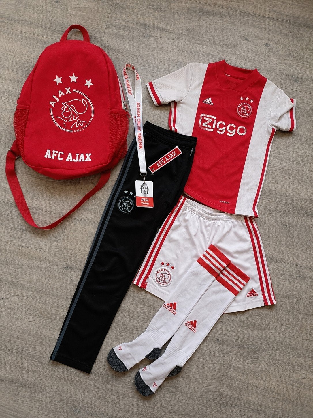 Ajax Voetbaltenue en Rugzak - Compleet Fanpakket, Ophalen of Verzenden, Zo goed als nieuw, Adidas / Ajax, Jongen of Meisje